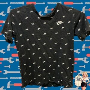 Youth Boys Nike All Over Print Logo Tee Size XL Pre Owned